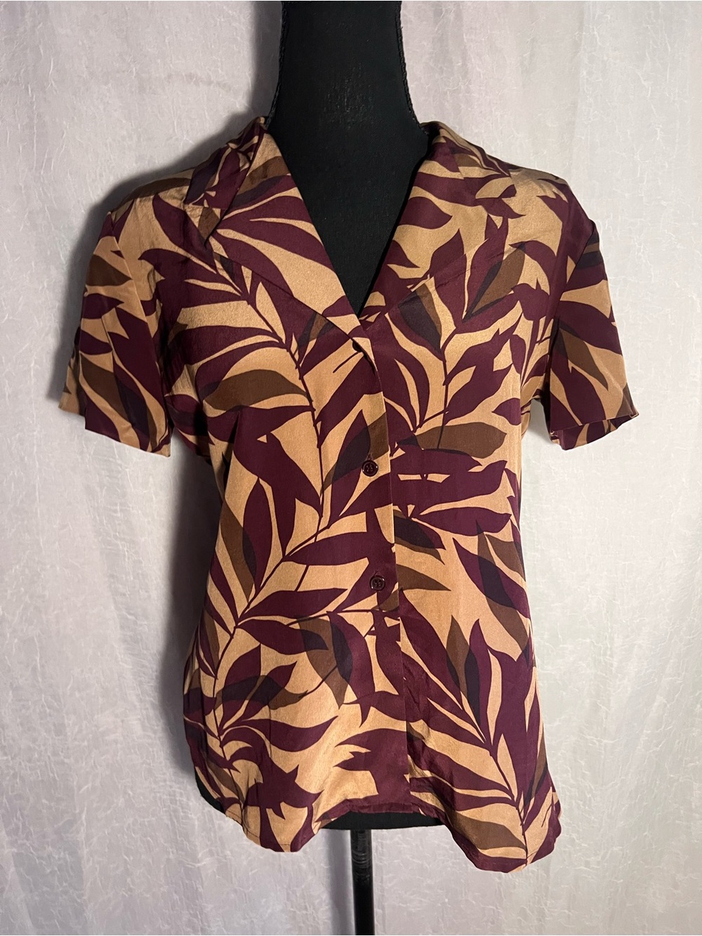 Jones New York Tan and Burgundy Leaf Print silk Short Sleeve Blouse